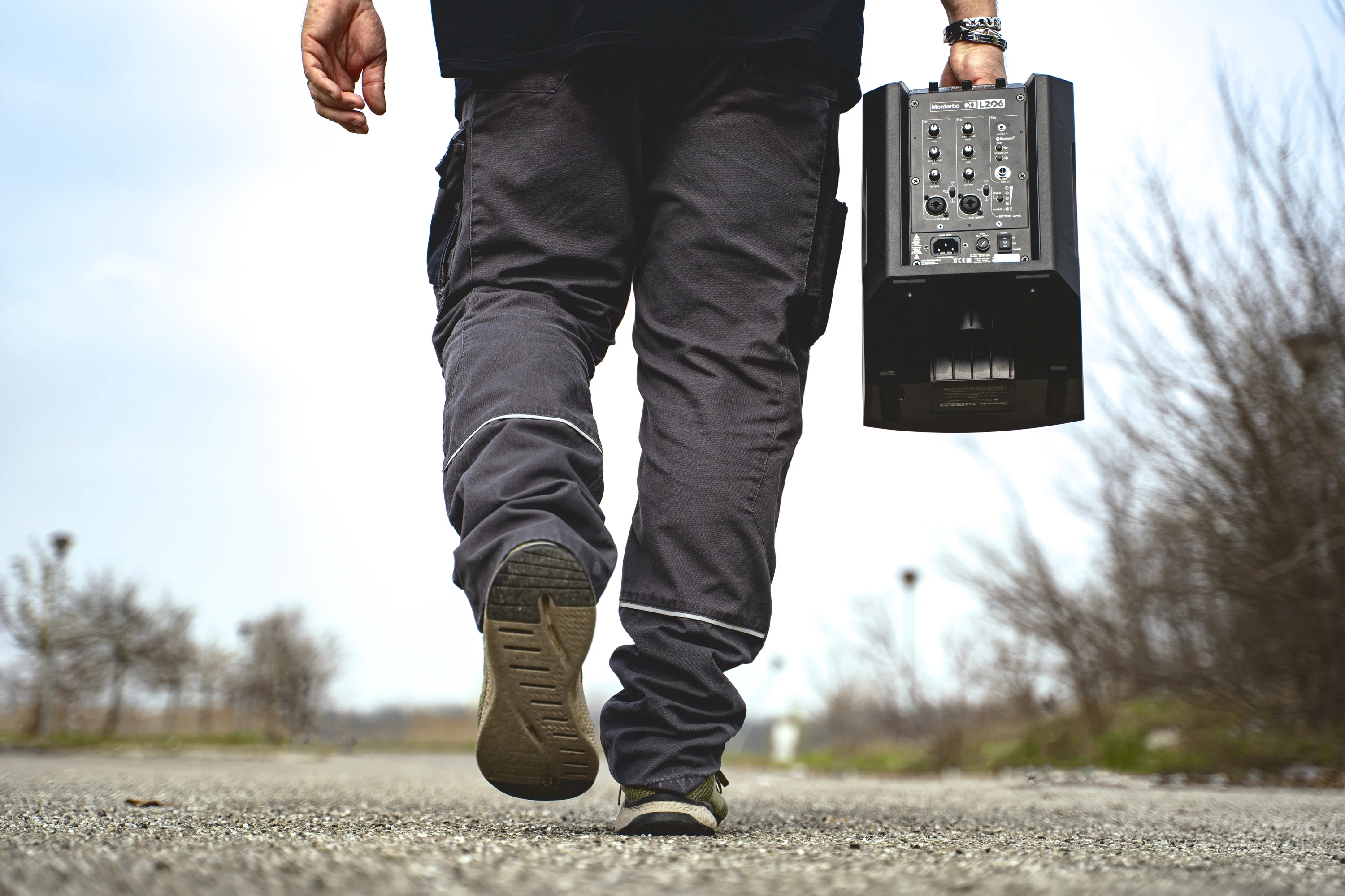 L206 PORTABLE PA SPEAKER gallery 2
