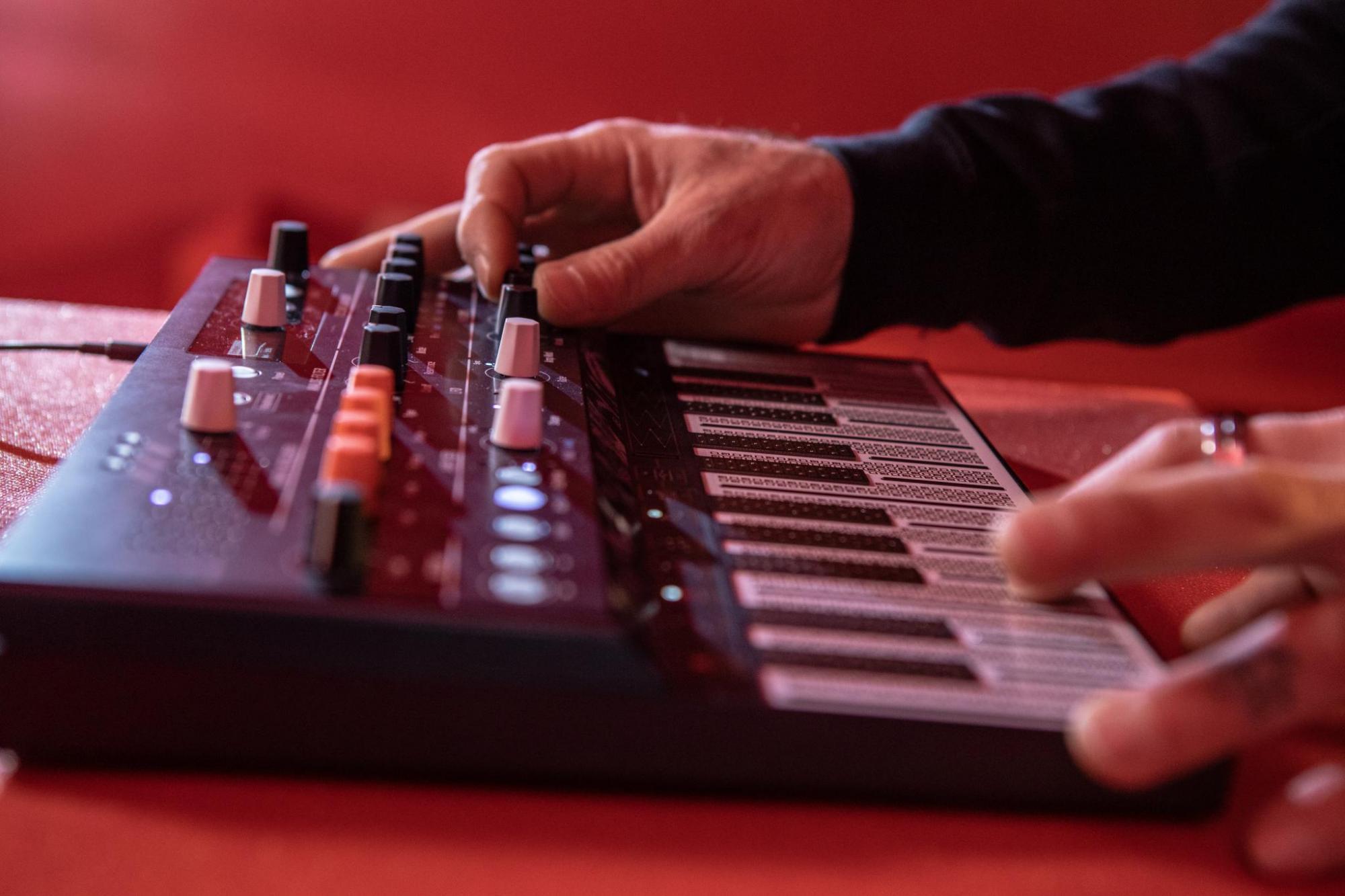 Arturia MicroFreak Experimental Hybrid Synth gallery 3