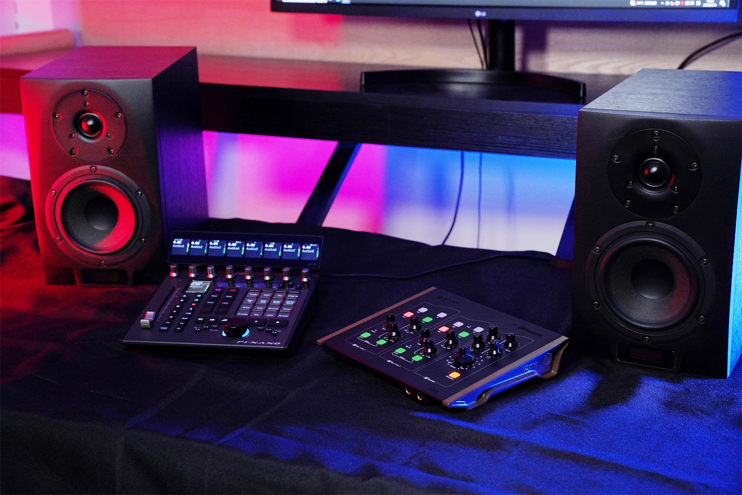 iCON Pro Audio P1-Nano Compact DAW Control Surface with Motorized Fader gallery 6