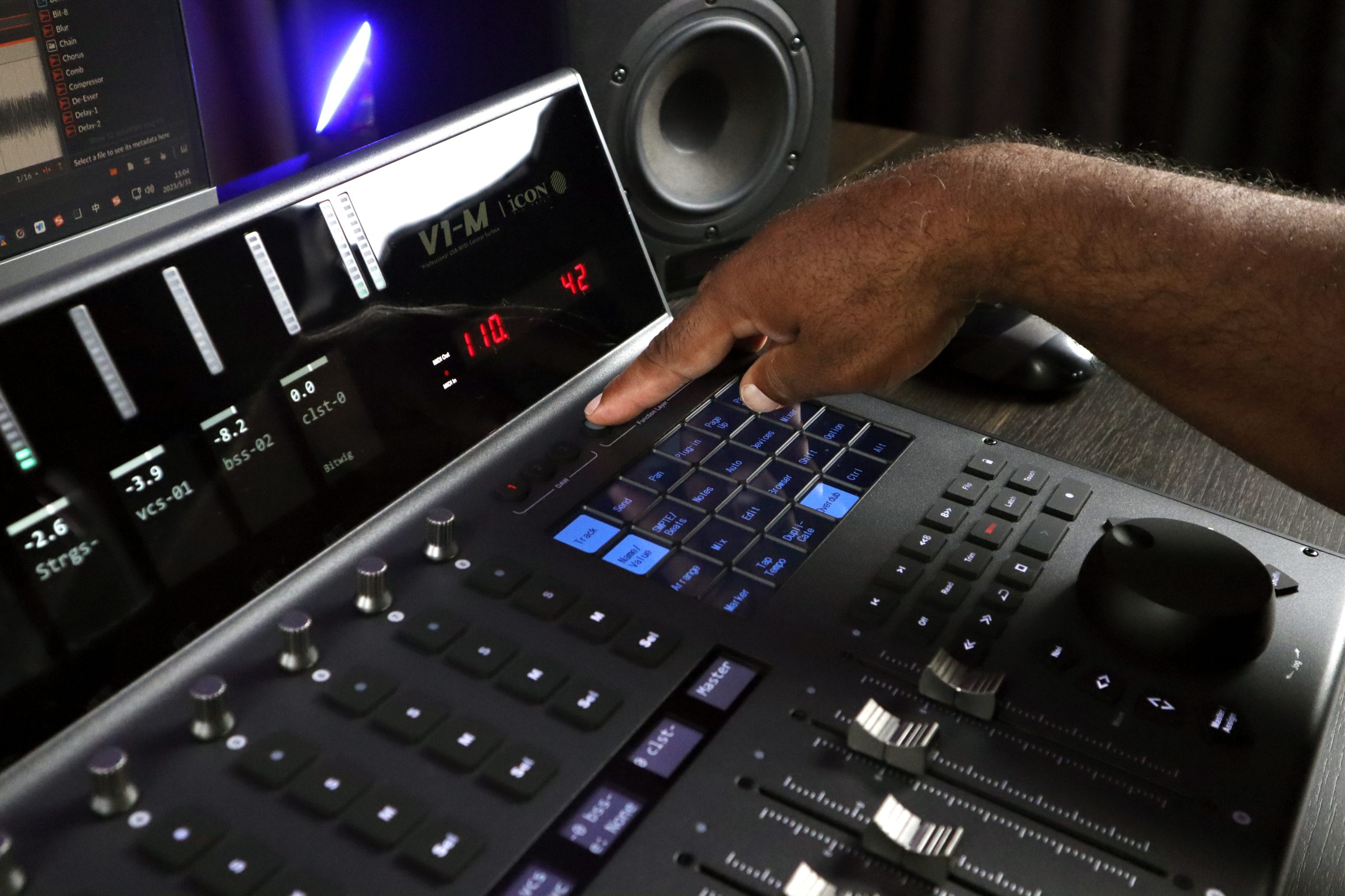 iCON Pro Audio V1-M USB MIDI DAW Control Surface with Motorized Faders gallery 6