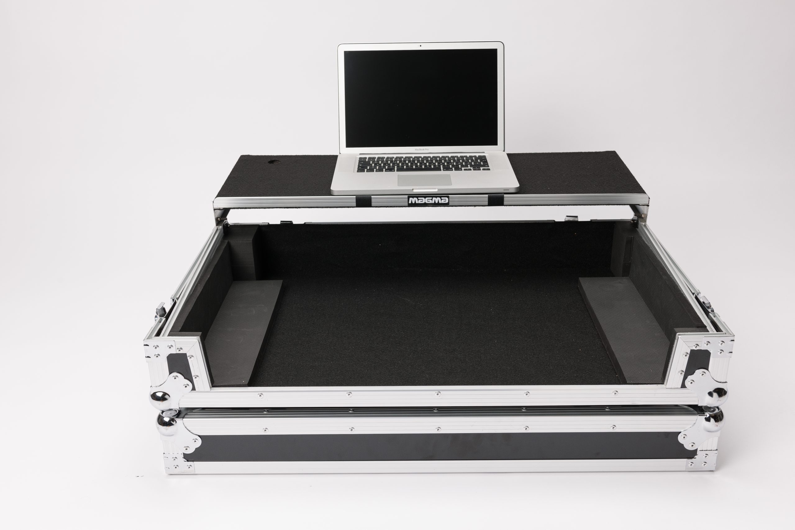 Magma DJ-Controller Workstation Rane Four w/ Wheels gallery 5